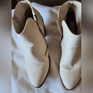 Size 10 Cream Color Mia Ankle Boot